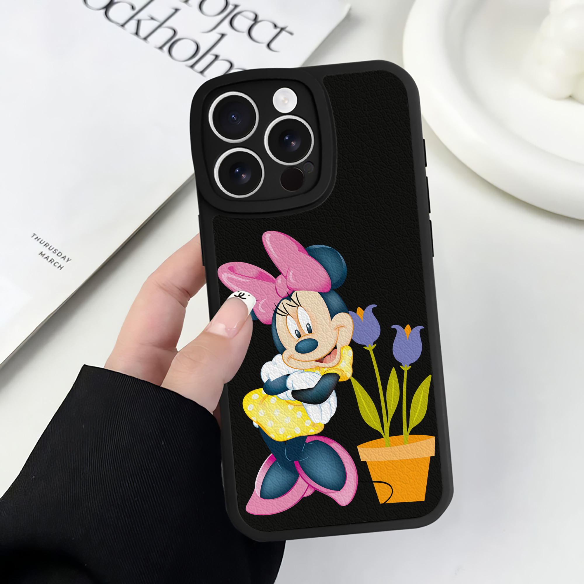 （画像用） ミッキーマウス Mickey Mouse 【iPhone 16シリーズ対応】シリコンスマホケース（レザー調） 材質：シリコン